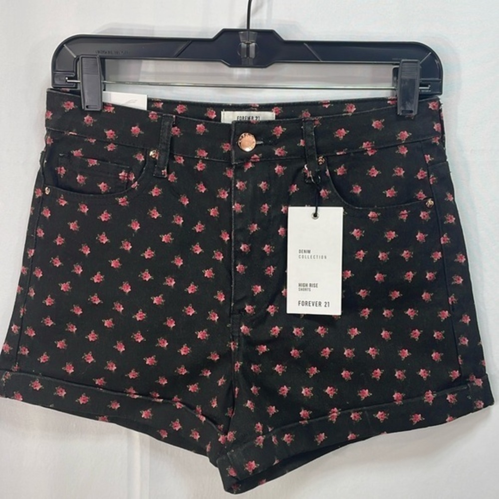 🐄 nwt forever 21 black and red high-rise shorts rose print
